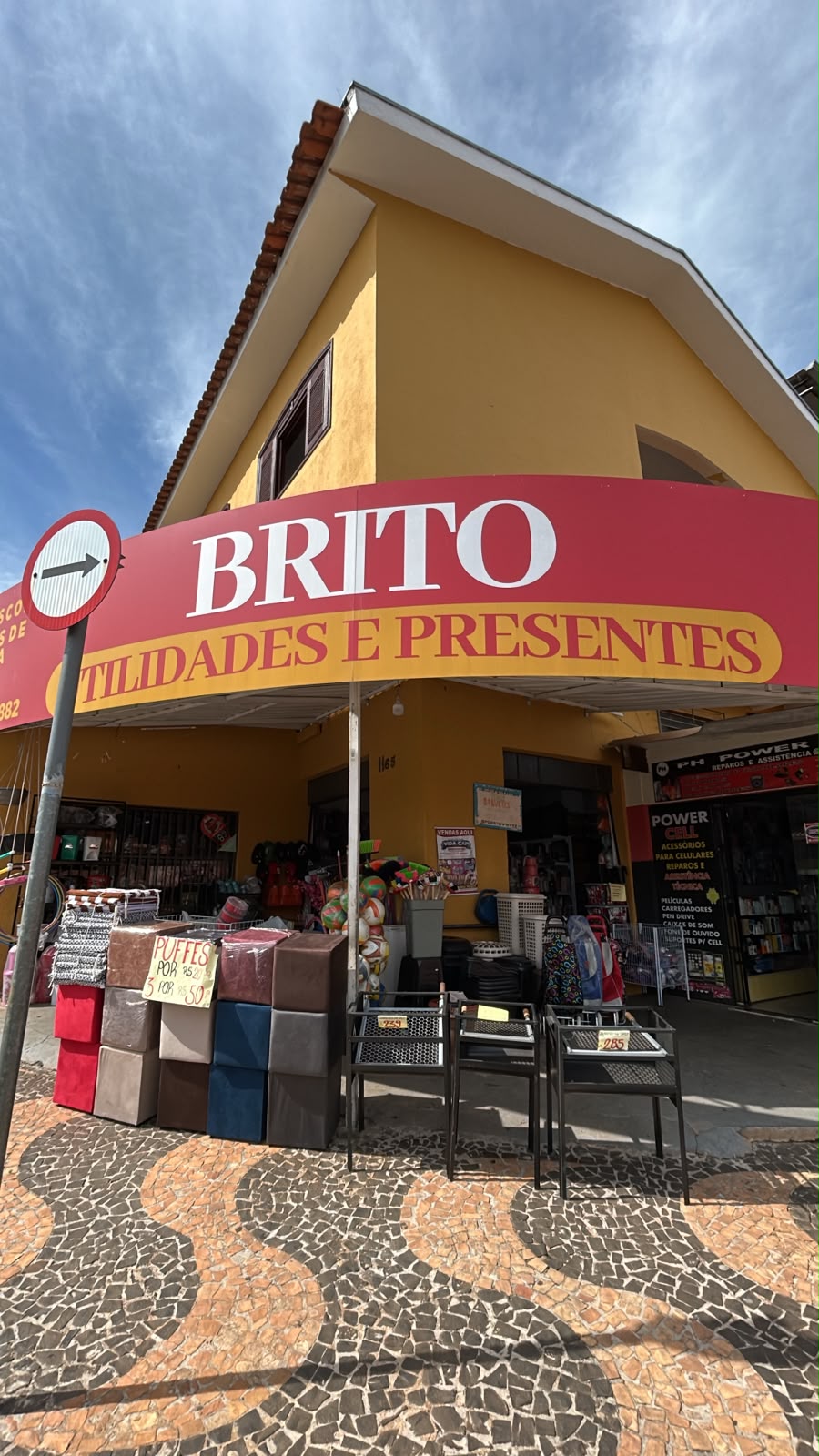 Fachada da loja Brito Utilidades e Presentes